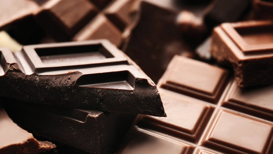純粋なダークチョコレートは、カカオ含有量の高いチョコレートの一種です。