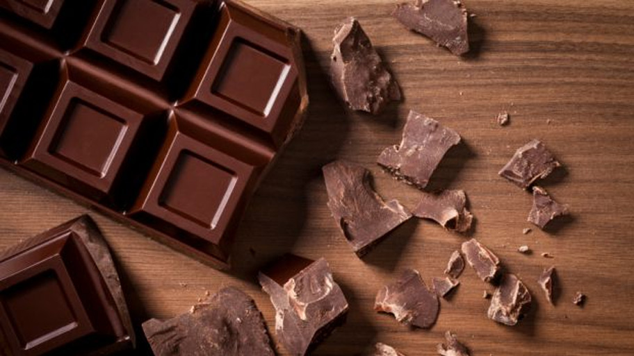 Socola nguyên chất là loại socola được làm chủ yếu từ hạt cacao nguyên bản